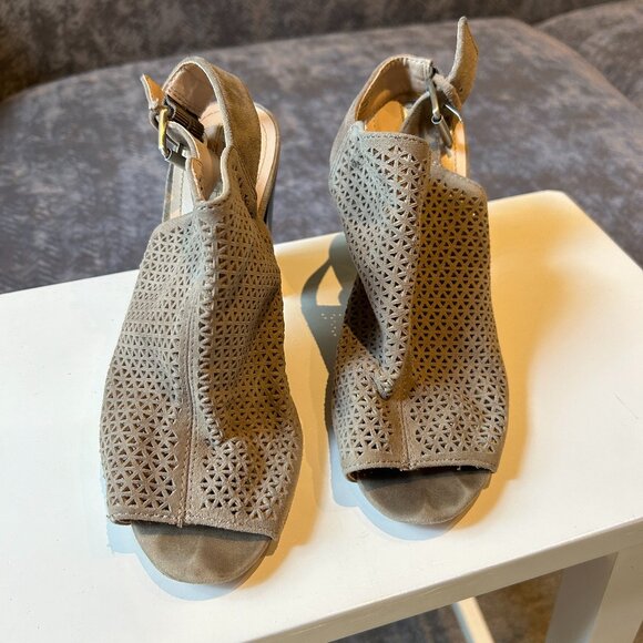 Tahari Taupe Grey Suede Slingback Mule Heels - Picture 2 of 12